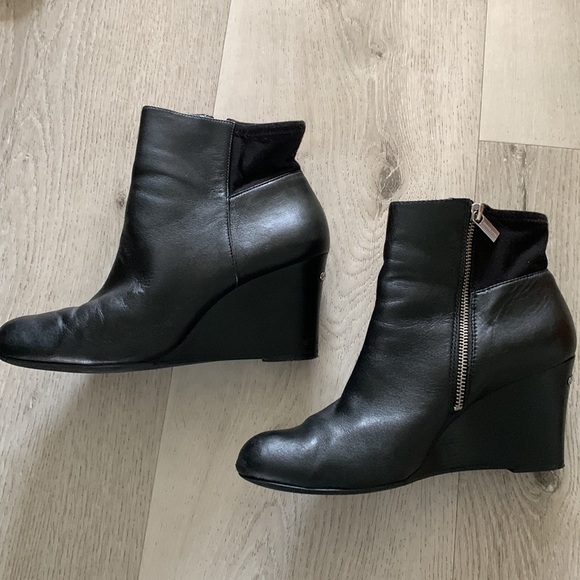 Michael Kors Bromley Black‎ Leather
Wedge Zip Ankle Bootie Size 10 M classic - Picture 11 of 11